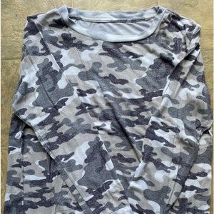 Womens Zyia boyfriend crewneck sweatshirt. Gray/white camo. Size L.